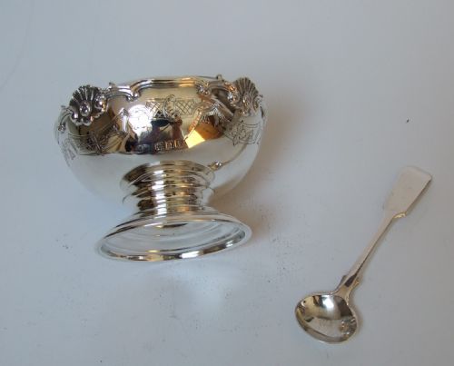 fig 1. A gorgeous silver condiment tub and spoon by Goldsmiths & Silversmiths Co.
