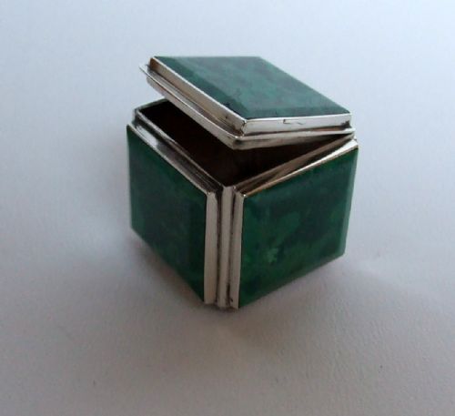 A Superb Early Victorian Silver & Malachite Snuff Box.