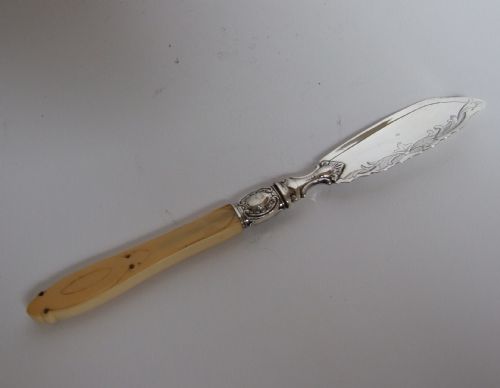 A Lovely Victorian Silver Butter Knife.