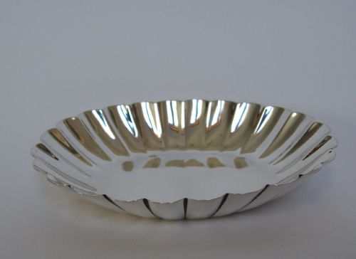 fig 1. A superb Victorian silver cufflinks dish.