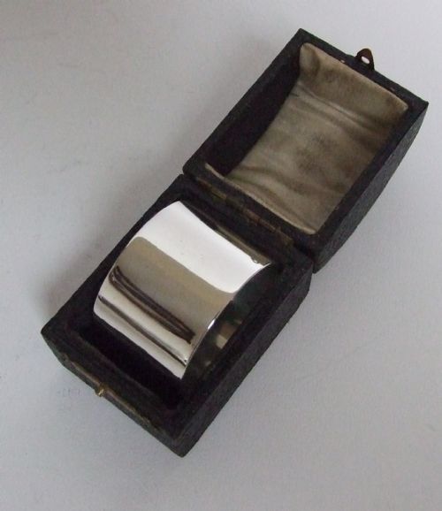 A Good Boxed Edwardian Silver Napkin Ring.