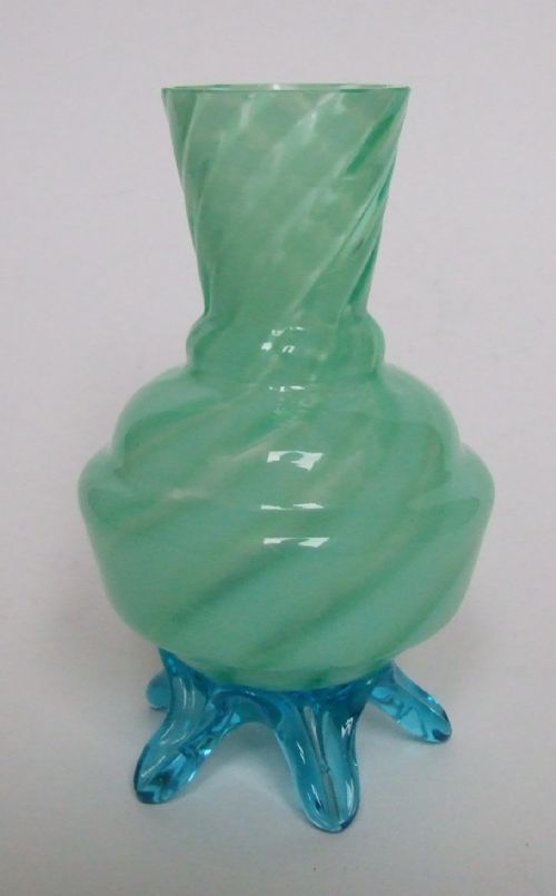 An Attractive Victorian Vaseline Glass Posy Vase