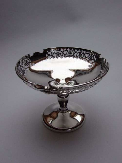 fig 1. An Edwardian pedestal silver sweetmeat stand.