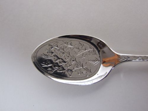 fig 1. An unusual Edwardian silver ice cream spade.