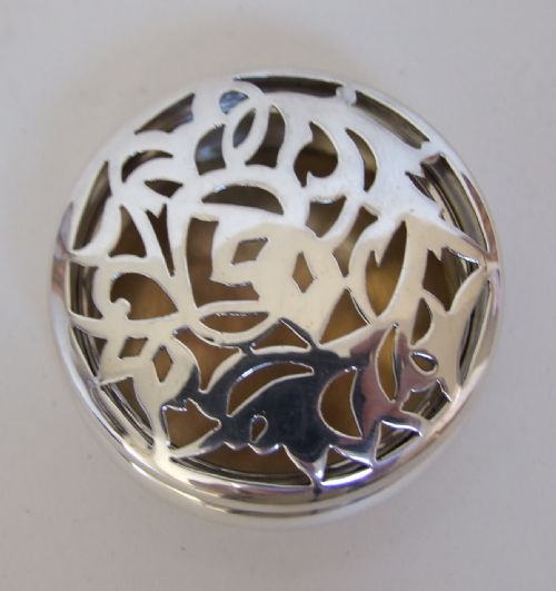 fig 1. A rare silver pot pouree box. William Comyns.