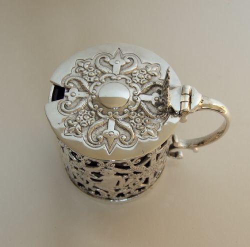 fig 1. A fabulous Victorian silver pierced drum mustard pot.