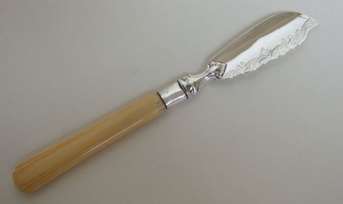 An Attractive Victorian Silver Butter Knife.