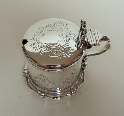 fig 1. A rare early Victorian silver drum mustard pot by the Fox Brothers.