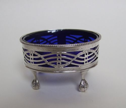 fig 1. A wonderful Robert Hennell silver condiment tub with original liner.
