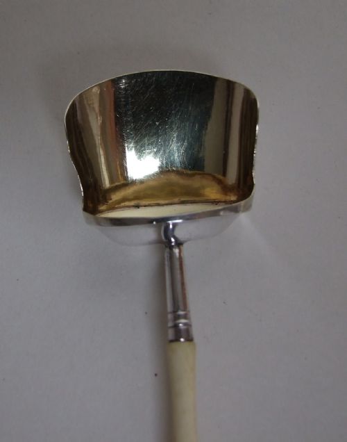 fig 1. A gorgeous Georgian silver gilt tea caddy spoon.