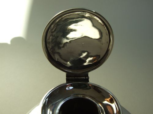 fig 1. A stylish George V silver capstan inkwell.
