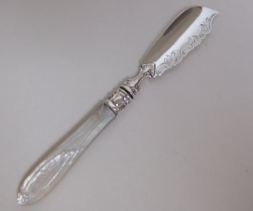 A Lovely Early Victorian Silver Butter Knife.