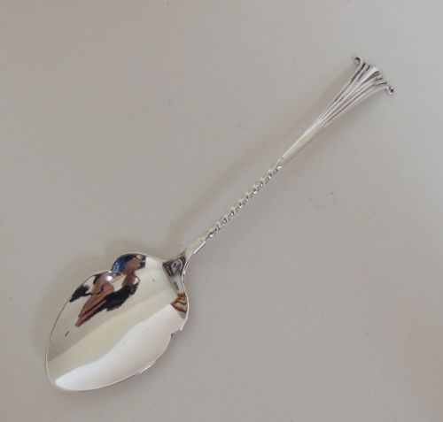 A Fine Edwardian Onslow Pattern Silver Preserve Spoon.