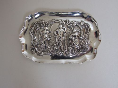 fig 1. A William Comyns Victorian silver trinket dish.