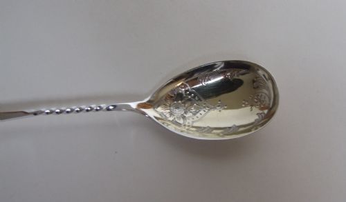 fig 1. A gorgeous Onslow pattern silver preserve spoon.