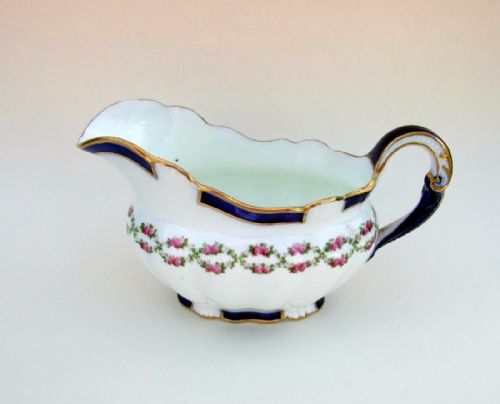 An Edwardian George Jones Gravy/sauce Boat.