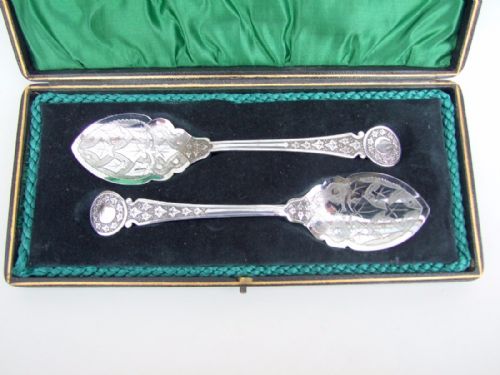 fig 1. A pair of boxed Victorian silver plated preserve spoons.