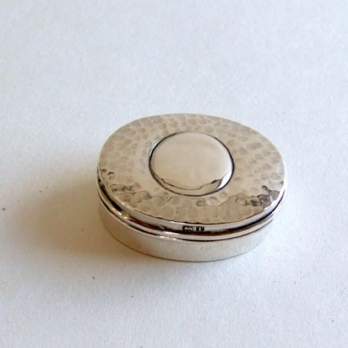 An Arts & Crafts Edwardian Silver Gilt Pillbox.