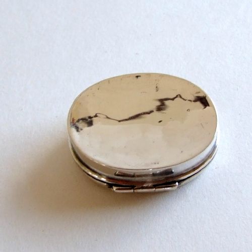 fig 1. An Arts & Crafts Edwardian silver gilt pillbox.