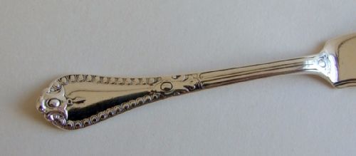 fig 1. A handsome Victorian silver butter knife in rare Grecian pattern.