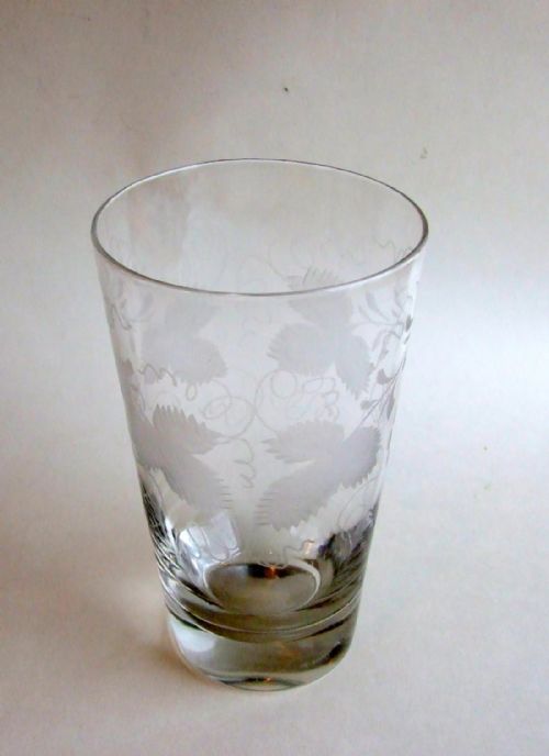 A Rare Victorian Pint Ale Glass with Fruiting Vine Etching.