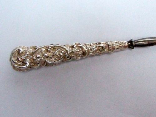 fig 1. A Victorian silver ribbon threader.