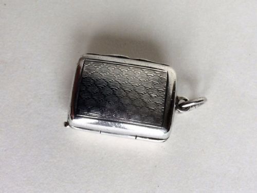 fig 1. A charming miniature Victorian silver vinaigrette by George Unite.