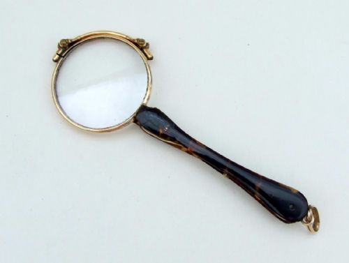 fig 1. A French tortoiseshell double magnifyer/lorgnette.