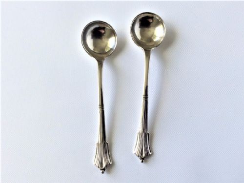 A Pair of Edwardian Albany Pattern Silver Salt Spoons.