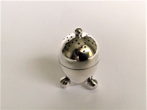 A Chester Silver Egg Pepper Pot
