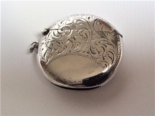 fig 1. A fine circular Edwardian silver vesta.