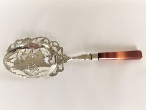 fig 1. A fabulous Dutch silver & agate serving slice.