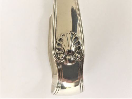 fig 1. A handsome pair of silver tongs in fiddle, thread & shell pattern.