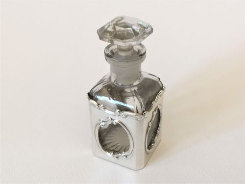 A Delightful Art Nouveau Silver Cased Scent Bottle.