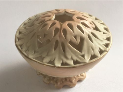 fig 1. A Victorian Locke & Co. Worcester pot pouree