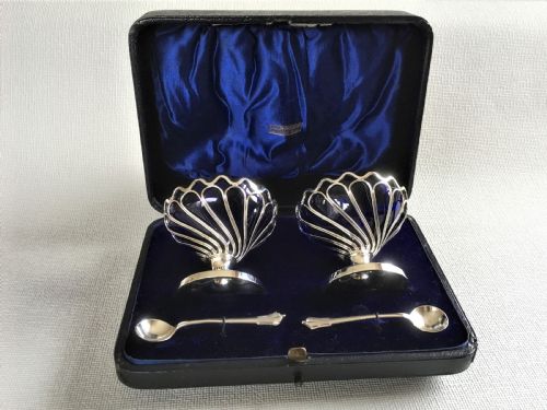 A Superb Boxed Pair of Silver Condiment Tubs & Spoons