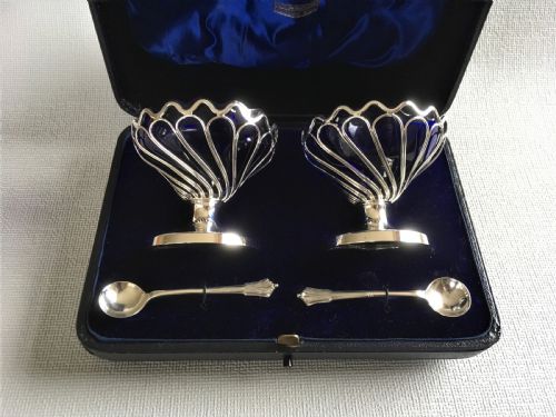 fig 1. A superb boxed pair of silver condiment tubs & spoons