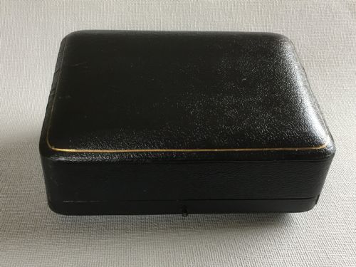 fig 2. A superb boxed pair of silver condiment tubs & spoons