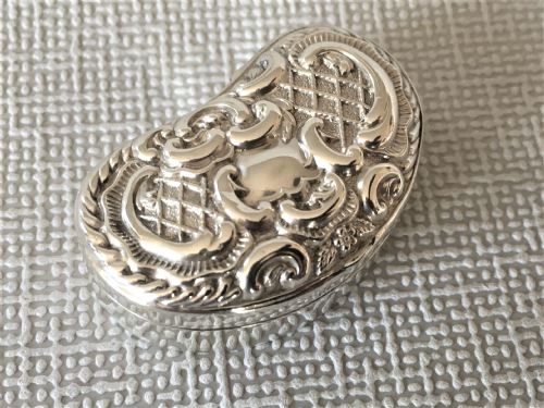An Edwardian Silver Kidney Shaped Pillbox