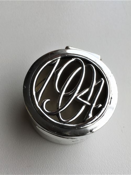 fig 1. A small Edwardian silver pot pouree box