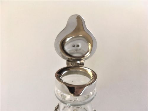 fig 1. A delightful silver mounted Whisky tot or chotopeg