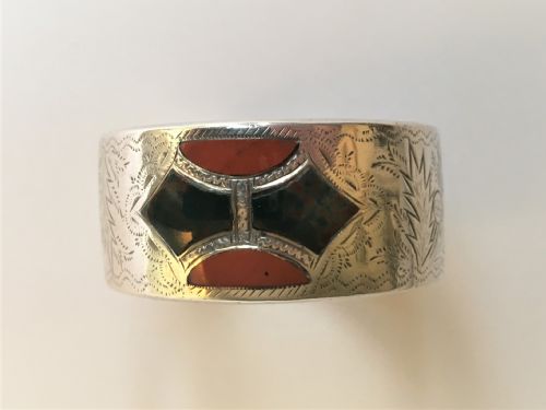 A Superb Silver & Agate Scottish Themed Napkin Ring