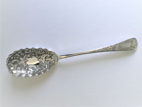 A Quality Victorian Silver Fruit/dessert Serving Spoon
