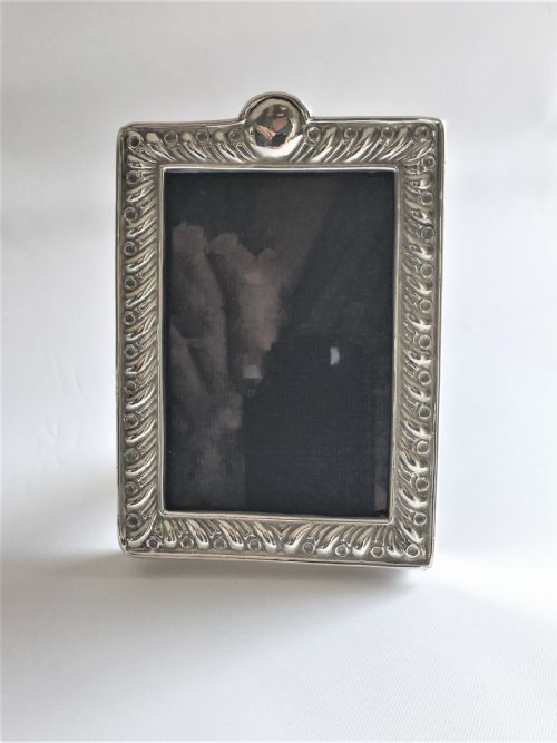 fig 1. A lovely Victorian small silver photo frame