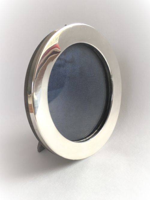 A Lovely Circular Small Silver Photo Frame