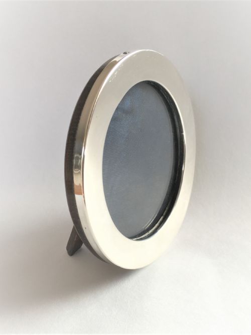 fig 1. A lovely circular small silver photo frame