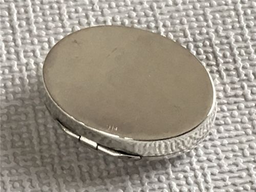 fig 1. A George V engine turned silver pill box