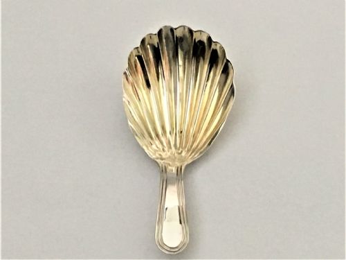 fig 1. An 18th Century silver gilt caddy spoon