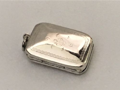 fig 1. A gorgeous Georgian silver vinaigrette