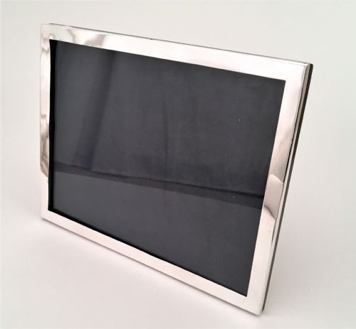 A Handsome Silver Landscape/portrait Photo Frame